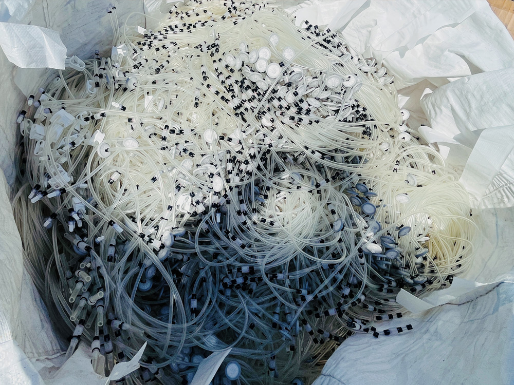 廢塑料回收-塑料粉碎前